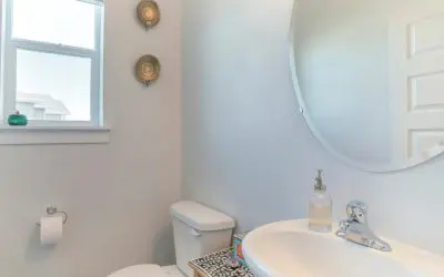 4 Tips to Create a More Spacious Bathroom
